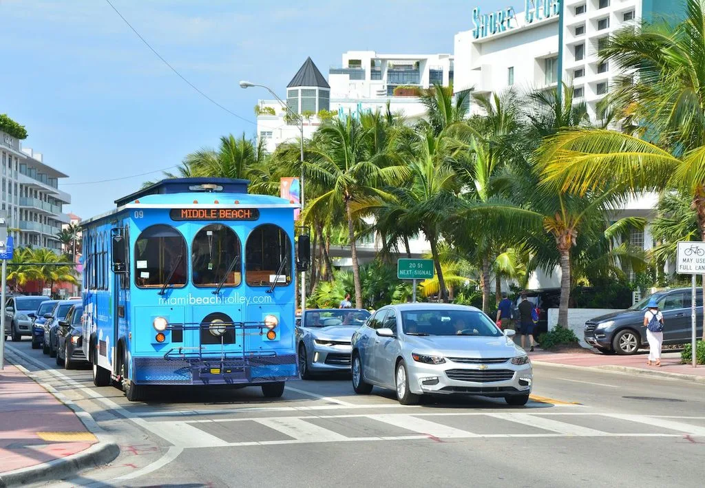 Tomar autobuses y tranvías en Miami